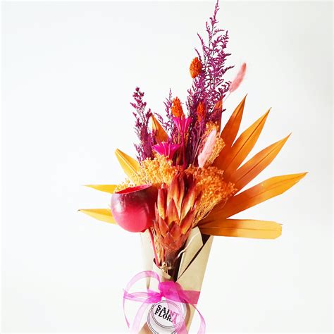 10 Best Dried Flower Arrangements From Shops That Deliver | Architectural Digest