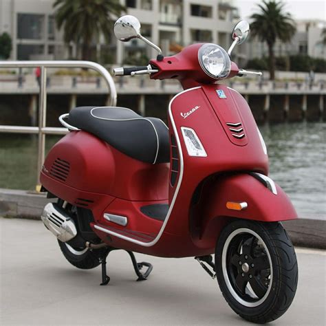 Vespa GTS 150 in matt red : r/Vespa