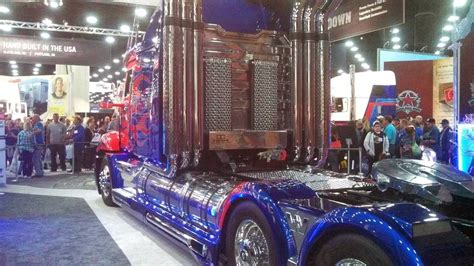 Transformers Live Action Movie Blog (TFLAMB): Optimus Prime Truck at Mid-American Trucking Show