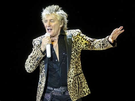 Review: Rod Stewart demonstrates feel-good benefits of concert-going ...