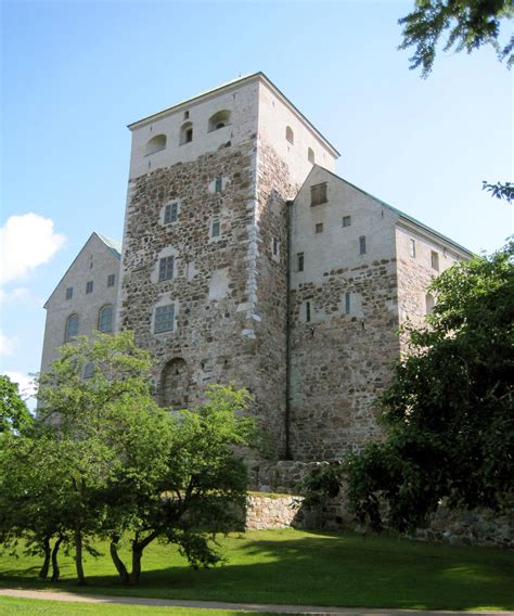 Turku Castle in Summer by outolumo on DeviantArt