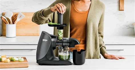 10 Best Juicers For Leafy Greens in 2023 - Review & Guide