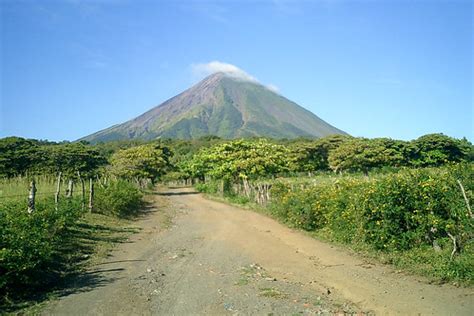 Volcano on Ometepe | Volcano on Ometepe, Lake Nicaragua | Simon & Vicki | Flickr