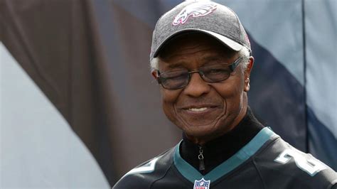 Irv Cross: Former Eagles player, broadcasting legend dies at 81 - Sports Illustrated