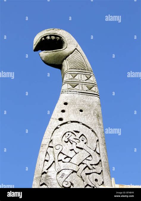 Viking Ship head mast and carvings Stock Photo - Alamy