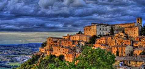 Todi, Italy | Andy Lewis | Flickr