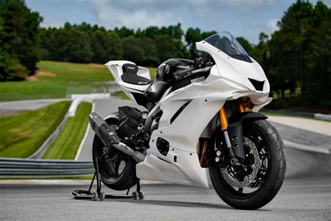 2022 Yamaha YZF-R6 GYTR First Look (8 Fast Facts and Specs)