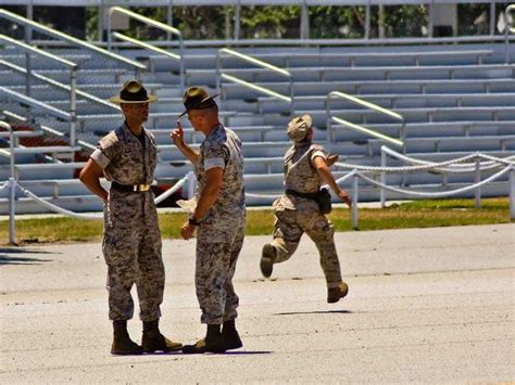 29 Pictures Of Marine Drill Instructors Screaming In People's Faces | Drill instructor, Marine ...