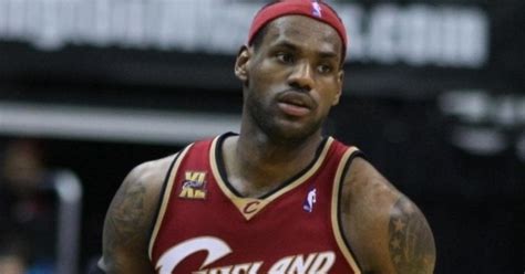 LeBron James makes first start at point guard since 2005