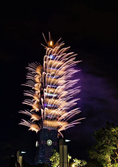 Happy New Year: Taipei 101 Fireworks Show 2017 | Images From a Random Mind