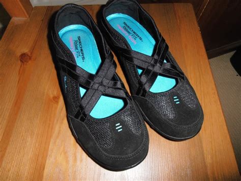 New Skechers black relaxed fit memory foam size 5 casual pump trainer ...