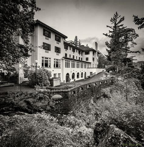 Columbia gorge hotel 013 Photograph by Mike Penney - Fine Art America