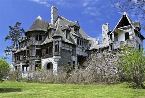 These Breathtaking Abandoned Homes Have Dark Histories | Cleverst