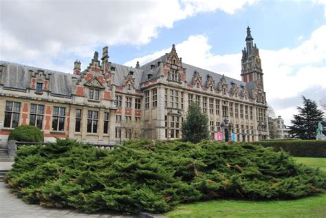 Free University of Brussels wants female graduates to wear low necklines because it looks good ...