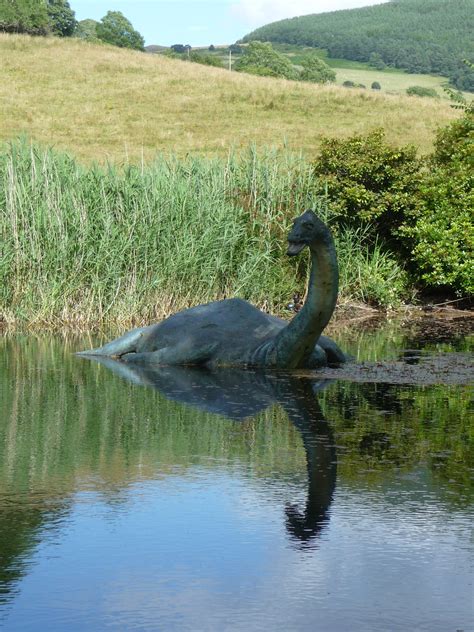Fichier:Loch Ness Monster 02.jpg — Wikipédia
