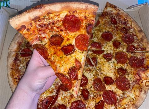 Pizza Hut's 'Big New Yorker' Taste Test