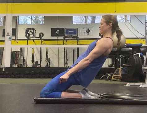 Stronger Quads With These 5 Reverse Nordic Curls - Meghan Callaway