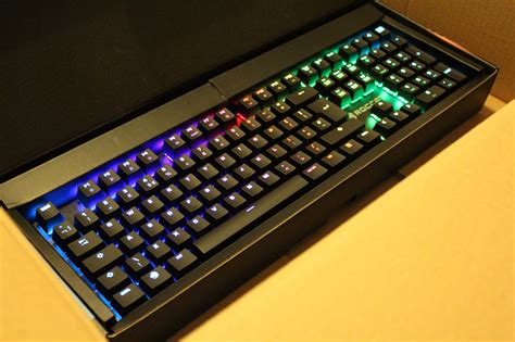 Roccat Suora FX Gaming Keyboard Review - Keystroke of Genius?