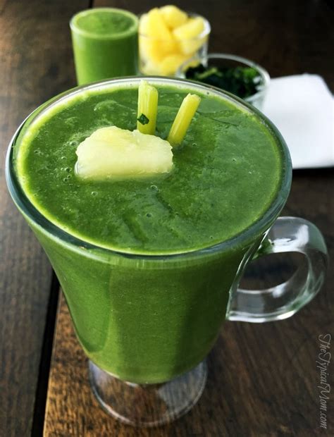 Green superfood smoothie · The Typical Mom