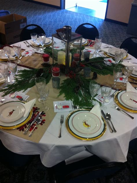 Advent by Candlelight table. Natural evergreens, pine cones and berries. | Candlelight ...