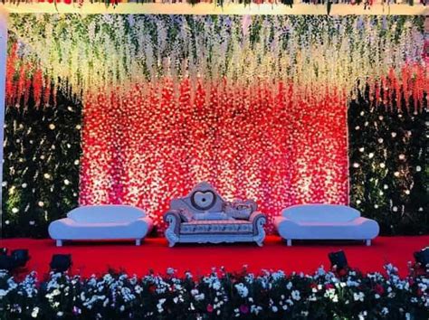 7 Stunning Flower Wall Decor Styles That Raise the Bar for Wedding Decoration | Reception stage ...