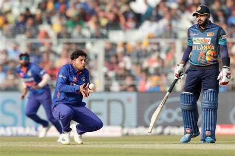 Kuldeep Yadav accepts a return catch | ESPNcricinfo.com