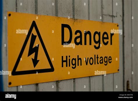 Danger high voltage sign hi-res stock photography and images - Alamy