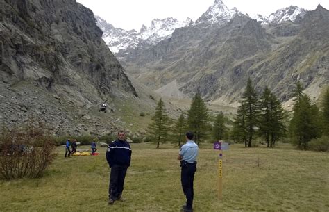 Avalanche in French Alps kills 7 - CBS News