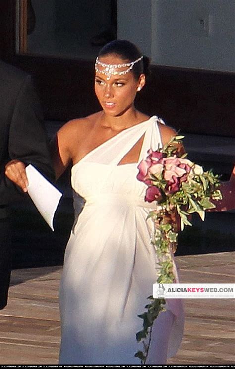 Alicia Keys Wedding Headpiece | Wedding dresses photos, Celebrity ...