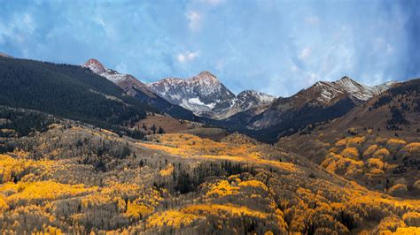 Best Hikes Near Denver to See Fall Colors - Roberts Tittheir