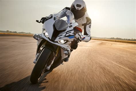 2023-bmw-s-1000-rr-20 - BikesRepublic.com