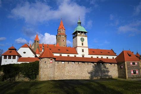 Bouzov Castle and Javoricko Caves Tour From Olomouc 2023 - Brno