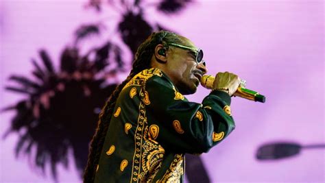 Snoop Dogg 2023 tour setlist with photos from his Phoenix concert