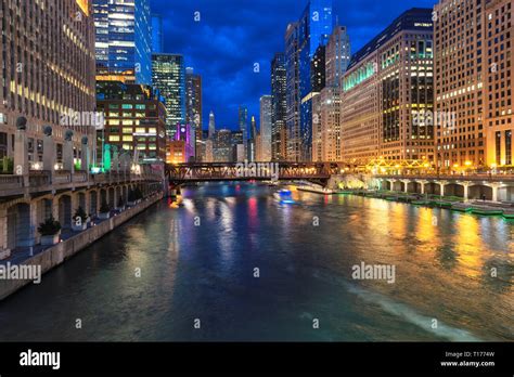 Night view of Chicago city in Chicago, Illinois Stock Photo - Alamy