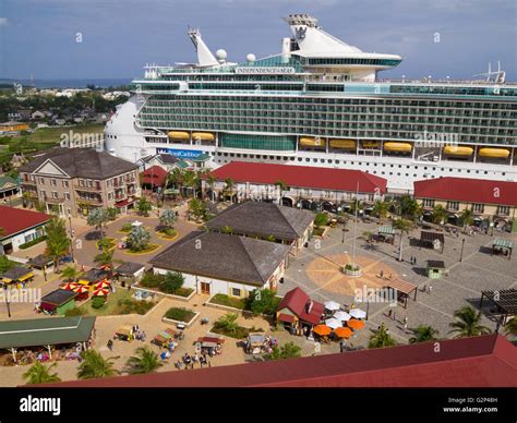 Cruise Port Falmouth Jamaica with cruise ship Stock Photo - Alamy