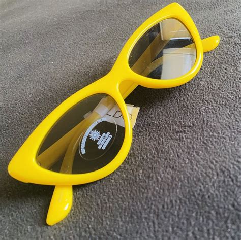 Yellow Sunglasses | Yellow sunglasses, Sunglasses, Trendy sunglasses