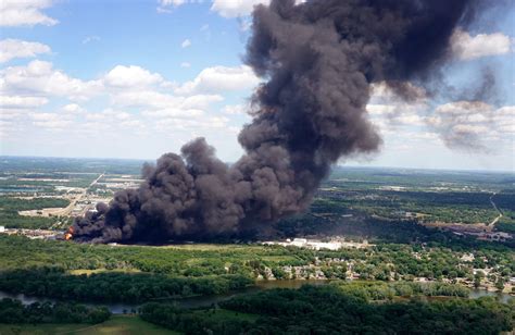 Rockton Chemtool explosion at Illinois chemical plant sparks huge fire ...