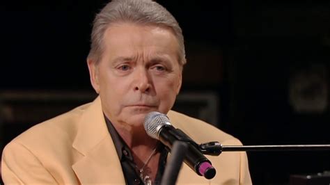 Mickey Gilley Room Full Of Roses - YouTube