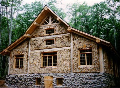 love the round timber framing. | Casa terrea, Construção de casas, Casas cordwood