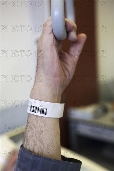 Senior with a barcode wristband in a hospital - Photo12-imageBROKER-scully