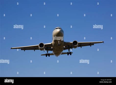 A commuter jet flies overhead Stock Photo - Alamy