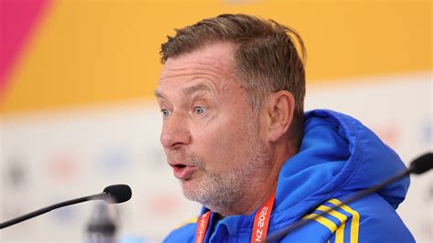 Swedish Women's Soccer Coach Walks Into Closet After Dropping Knowledge