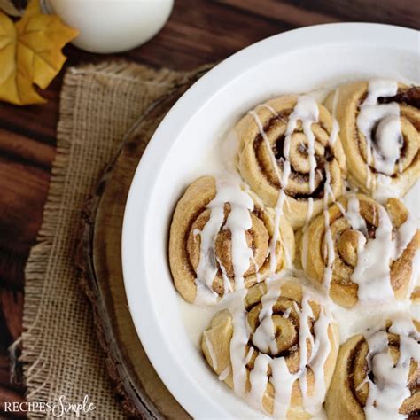 Pumpkin Spice Cinnamon Rolls - Recipes Simple