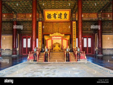 Chinese emperor's throne in Forbidden City Stock Photo - Alamy