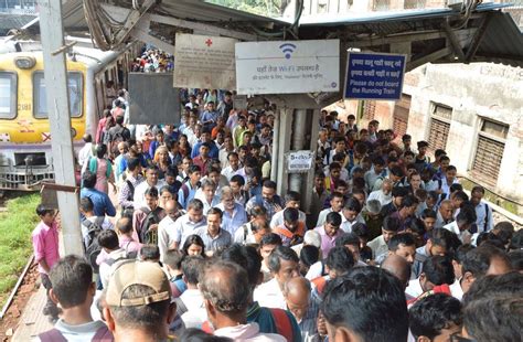 Action, drama and emotion: Life inside Mumbai's local trains - BBC News