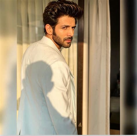 Kartik Aaryan Latest Images, HD Wallpapers, and Photos Download