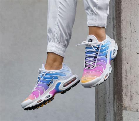 Nike Air Max Plus Pastel Rainbow Gradient (2019) | Soulier nike femme, Chaussure nike femme ...