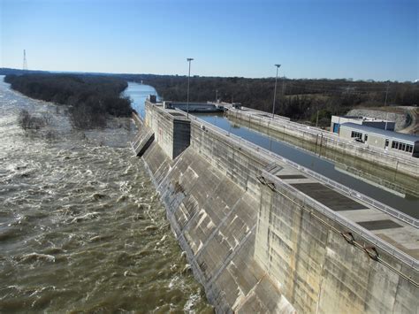 Tennessee River Lock ~ Wilson Dam - Florence, Alabama. It's really cool to watch the lock in ...