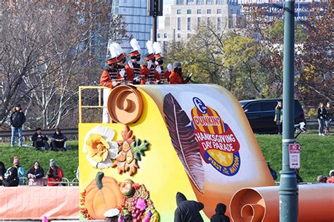 Scenes: 102nd 6abc Dunkin' Donuts Thanksgiving Day Parade - Philly Chit Chat