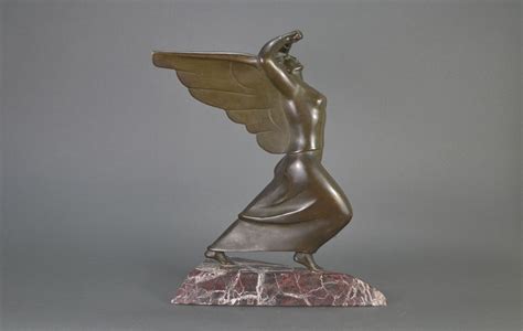 1930.fr Art deco italian bronze sculpture of a winged lady - Art deco sculptures bronze clocks vases